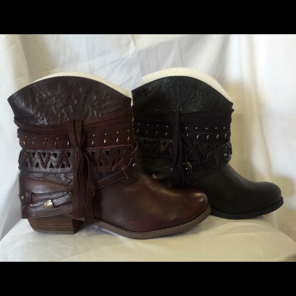 Wine colored western look Bootie